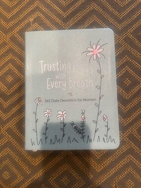 Trusting God With Every Breath: 365 Daily Devotions for Women - Light Blue